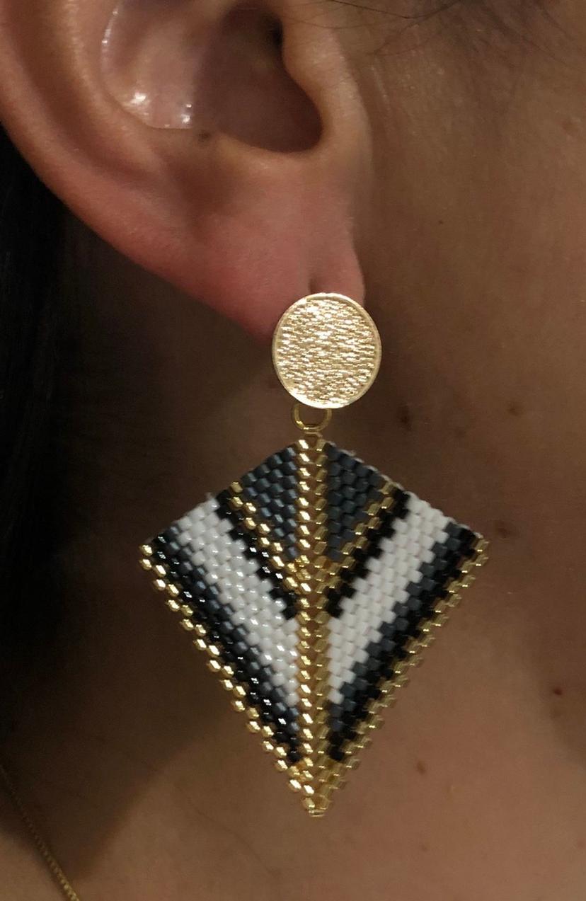 Arete triangulo negro