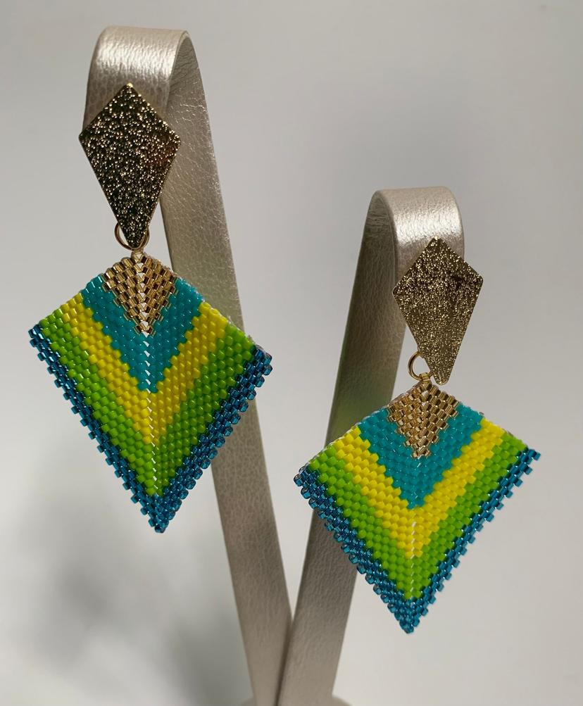 Aretes verdes y amarillos