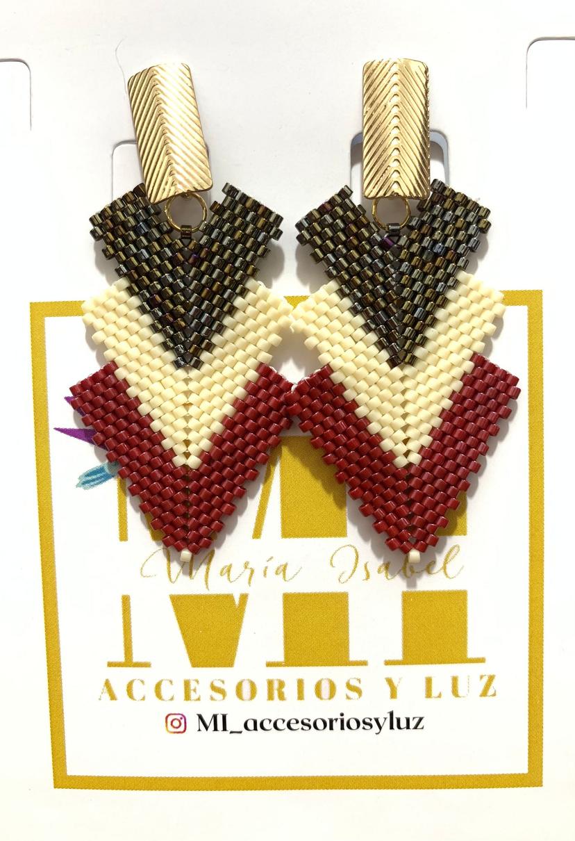 Aretes triangulos invertidos vino tinto