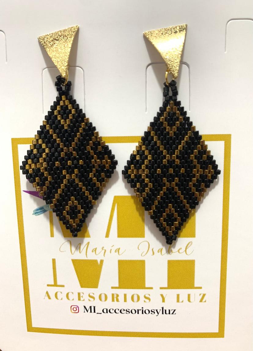 Aretes rombos negros