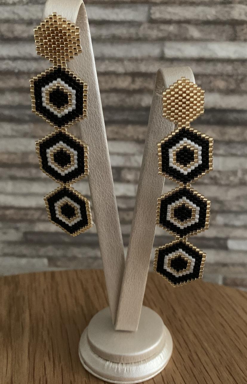 Aretes bolitas negras y doradas