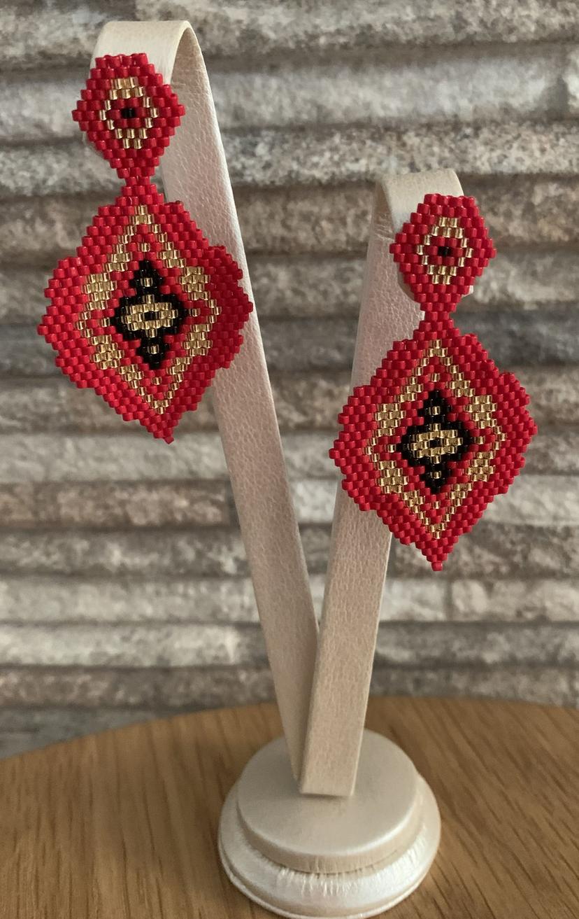 Aretes diamante rojo