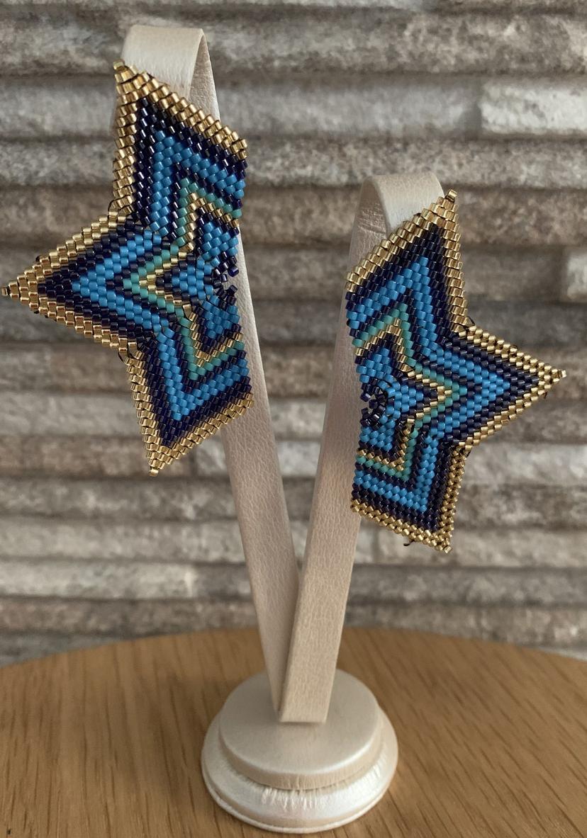 Aretes media estrella azul