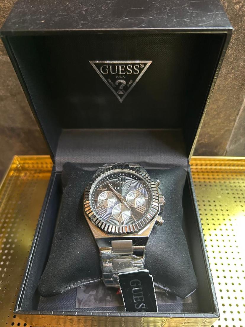 Reloj multifuncin plateado Guess
